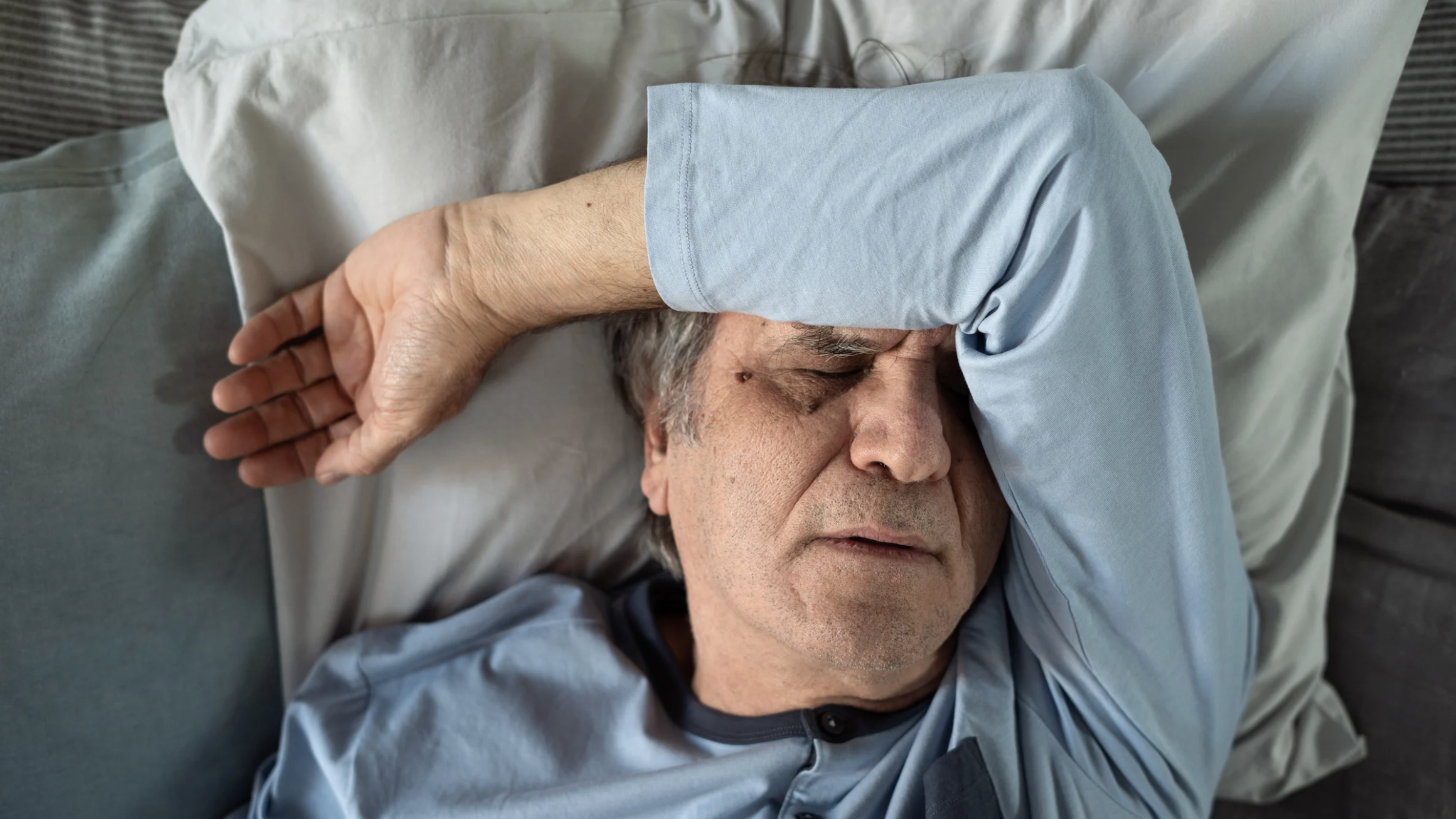 Paralysie du sommeil après 55 ans — causes, signification et solutions — Dormez Zen