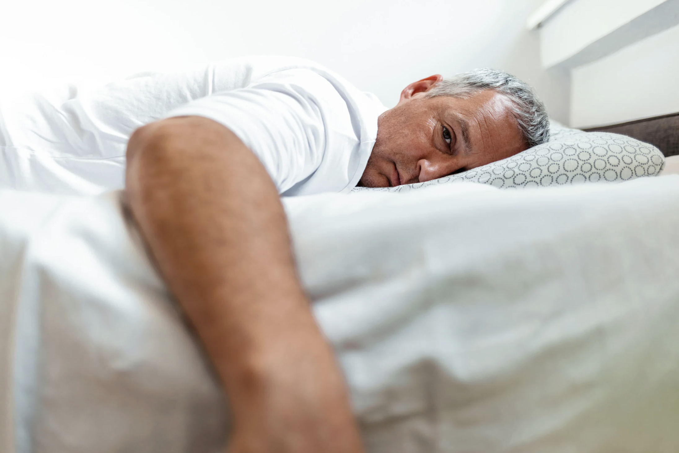 Sommeil profond après 55 ans — durée manque et solutions naturelles — Dormez Zen